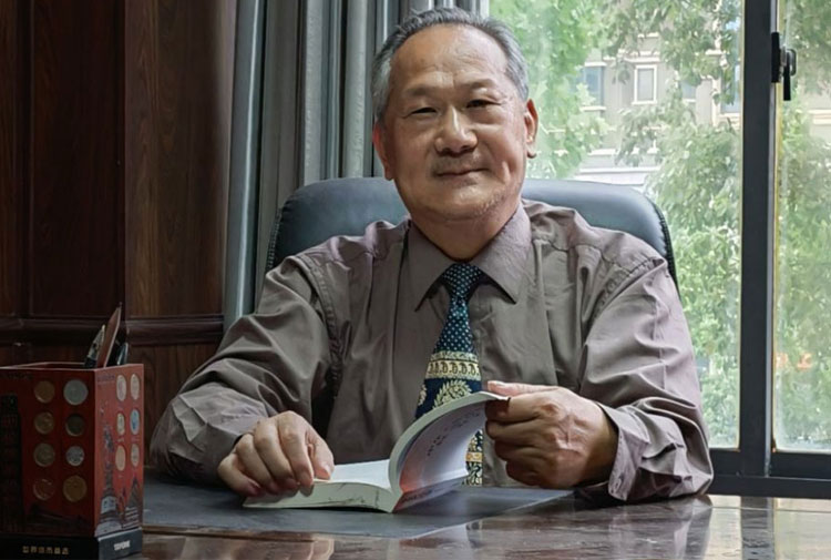 董事长—朱大可